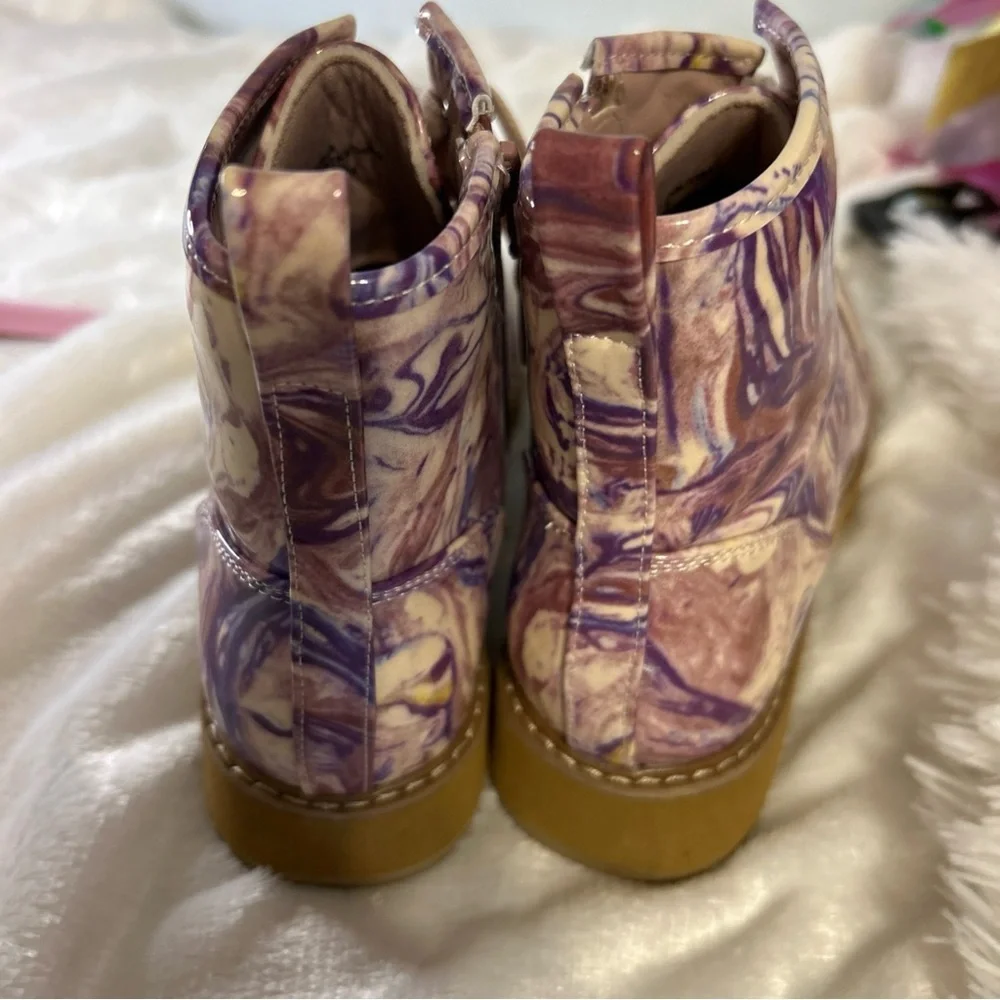 Steve Madden size 5 Stylish‎ Purple and Cream kids Boots